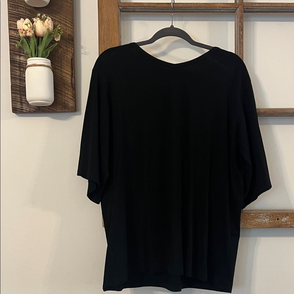 Elegant Black V-Neck Women's Top - Picture 3 of 5